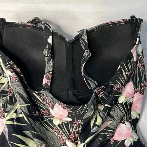 Nip Tuck size 6 one piece swimsuit - Picture 5 of 9